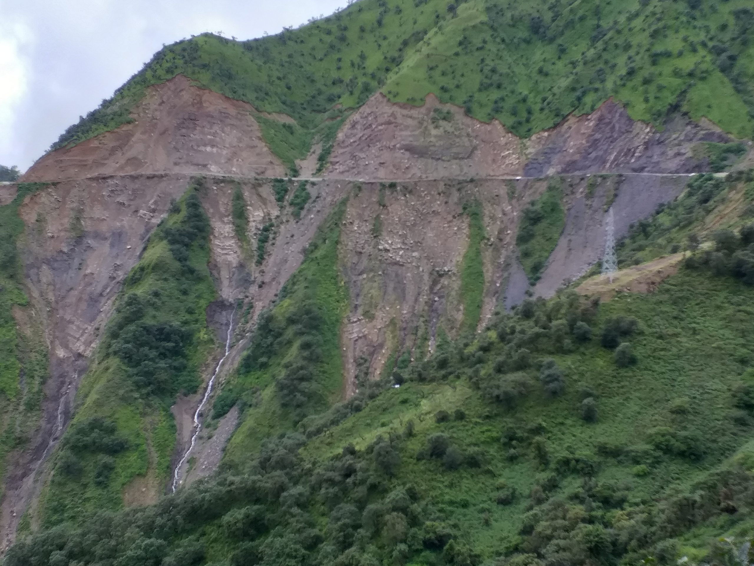 Road between Matupi and Mindat (Photo: CHRO)