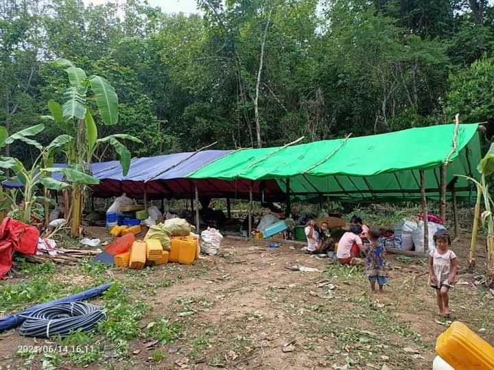 Recent hostilities force over 100 Chin refugees to flee to border