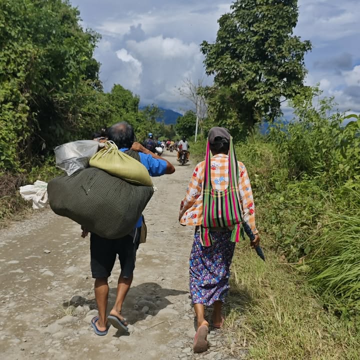 Villagers in Kalay township fleeing their homes (Photo: Facebook/Zalen)
