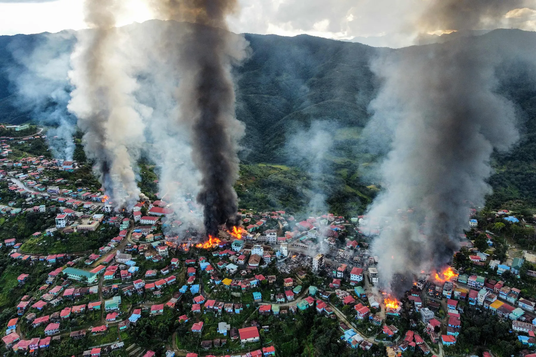 Thantlang town being burnt down by SAC authorities in October 2021 (Photo: CHRO)