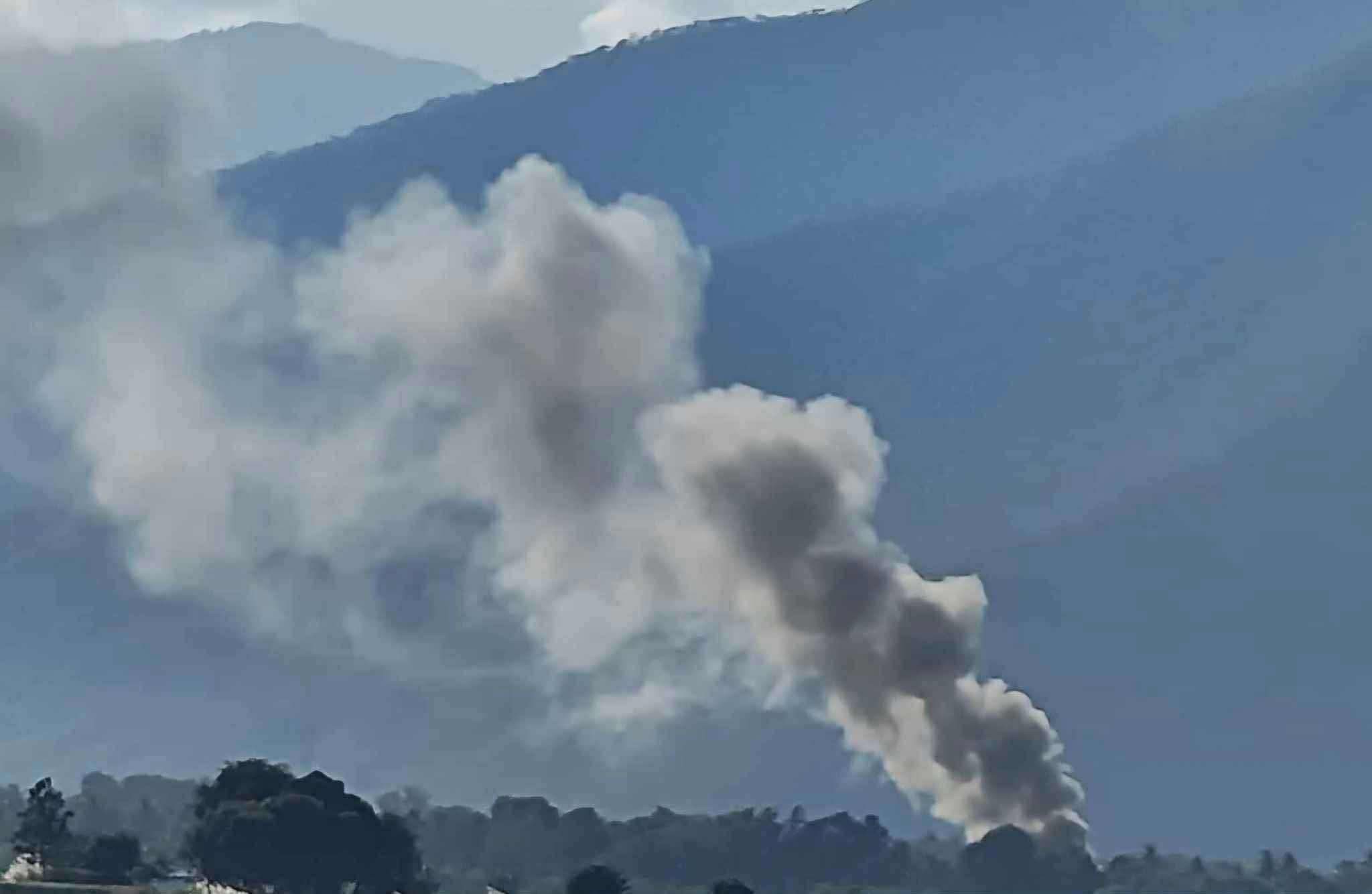 Smokes rising from Hakhalay village where junta's troops burnt down houses (Photo: Facebook/ChinTodayMedia)
