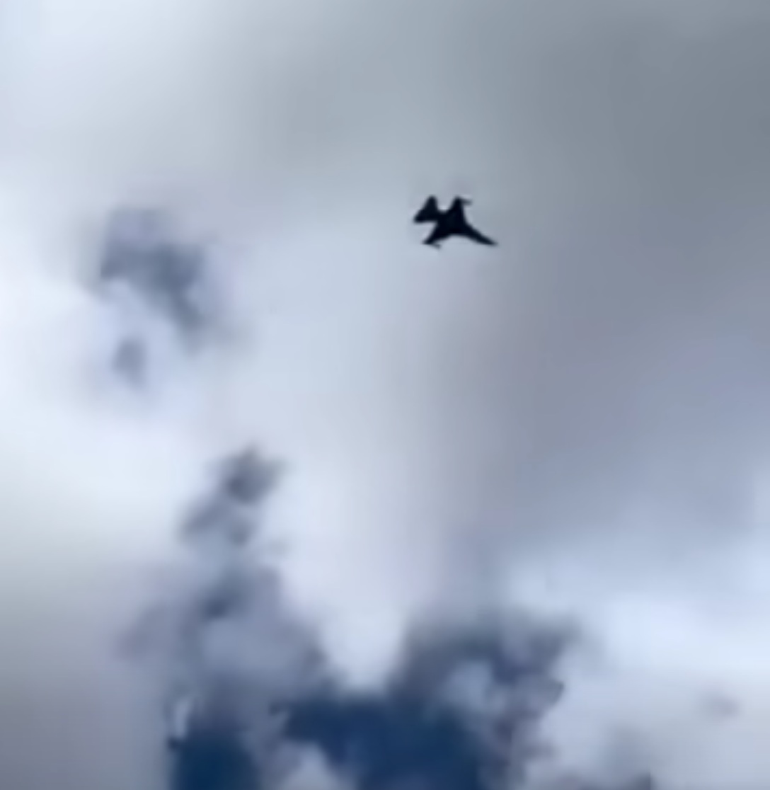 A previous photo showing SSPC's jet fighter flying being captured during its airstrikes (Photo: Facebook/YawAlinTaan)
