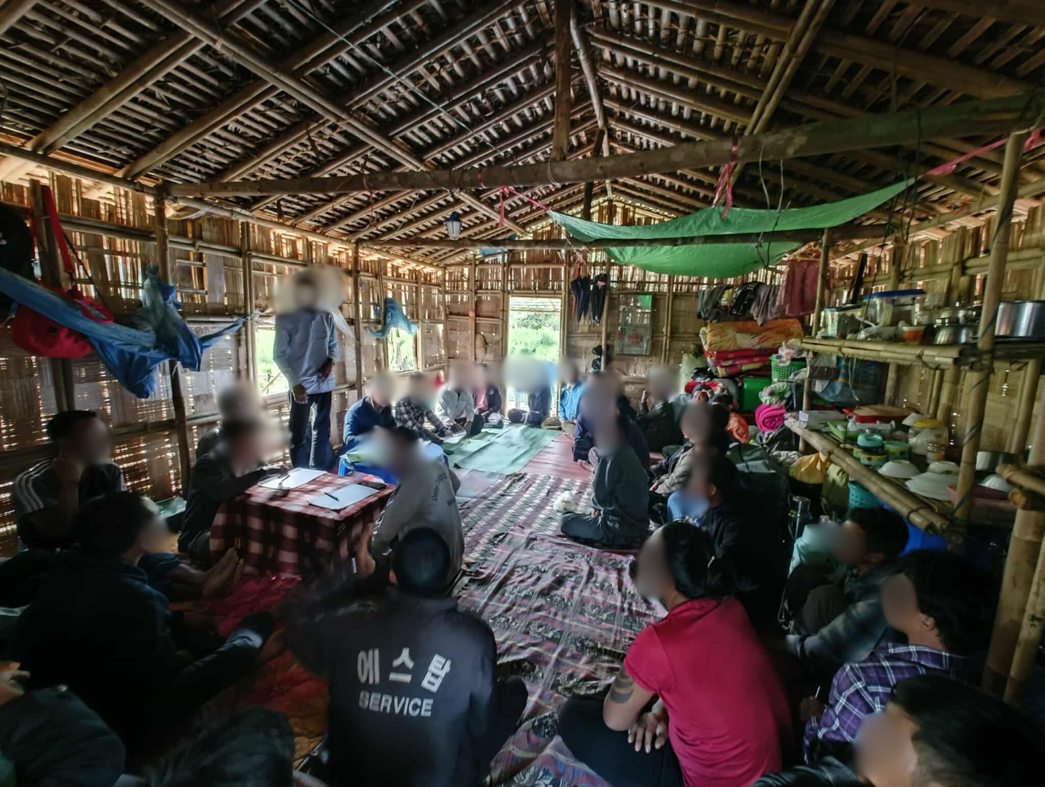 A group of newly displaced persons arriving in the border area from Paletwa township (Photo: Facebook/Khonumthung Burmese)