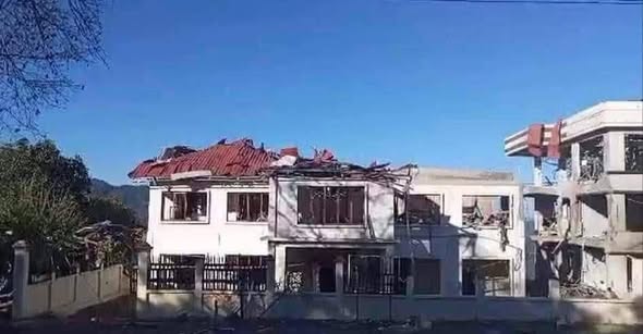 A building damaged by airstrikes (Photo: Facebook/Khumiland News)