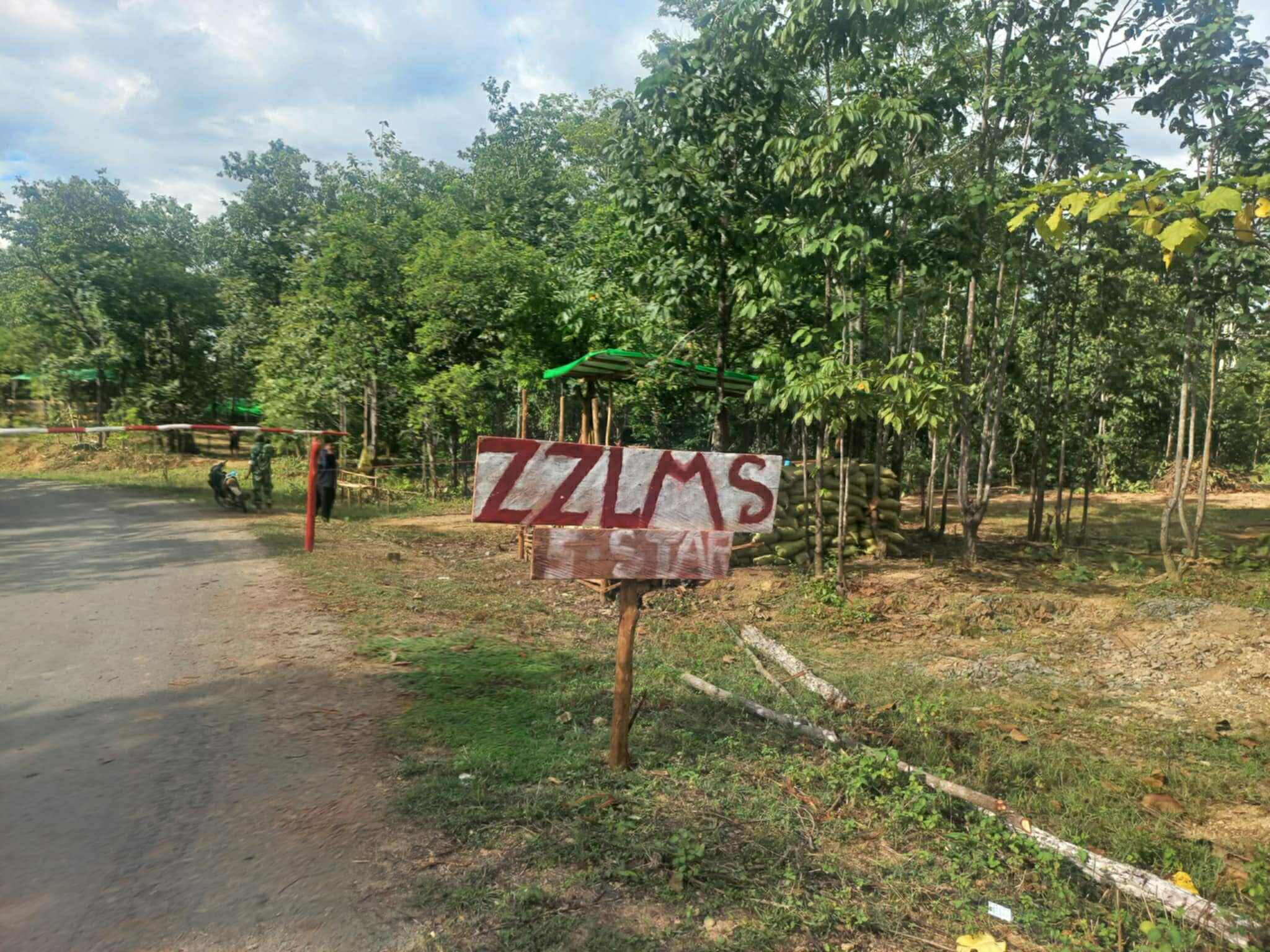 A sign post reading 'ZZLMS' erected at a check gate between Bungzung and Gangaw border area (Photo: Facebook/SalaiWilliamHlawnceu)