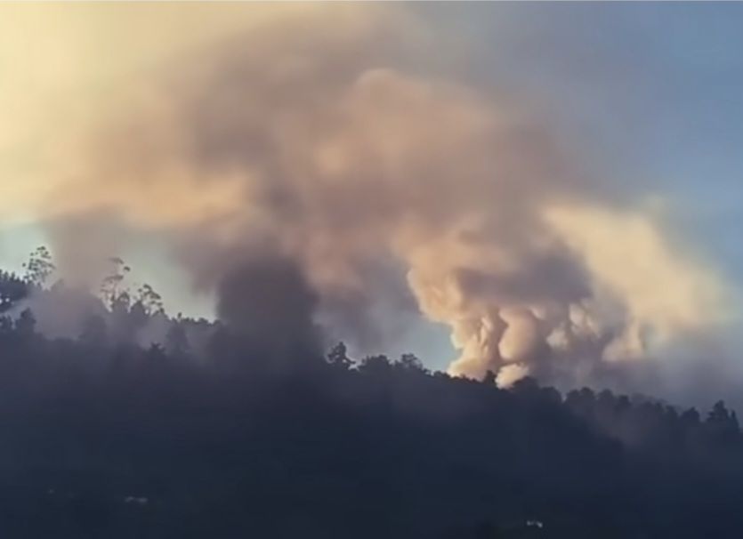 An old photo showing heavy smokes seen on Mount Rung, the military base of SSPC's LIB 266 (Photo: Facebook/Salai William Hlawnceu)