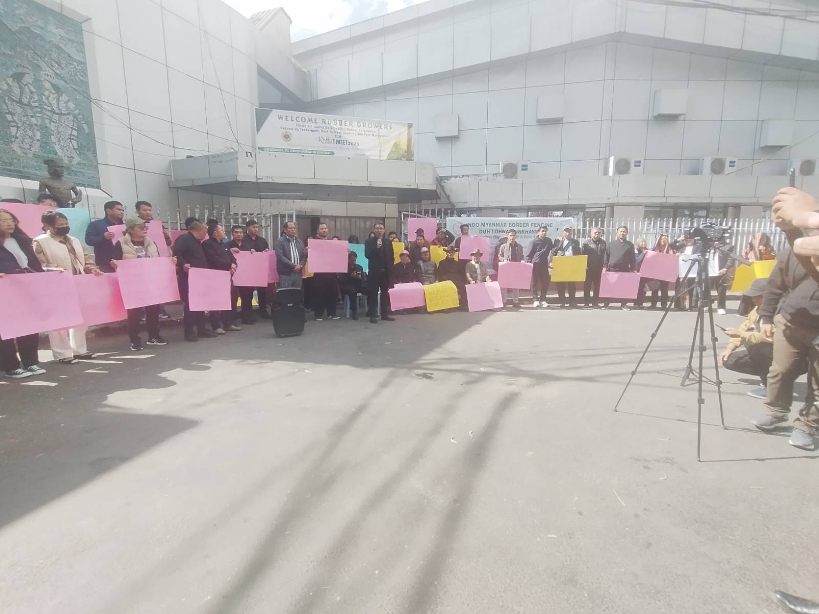 Peaceful demonstration in front of Vanapa Hall in Aizawl against the border fencing plan (Photo: Facebook/Khonumthung Burmese)