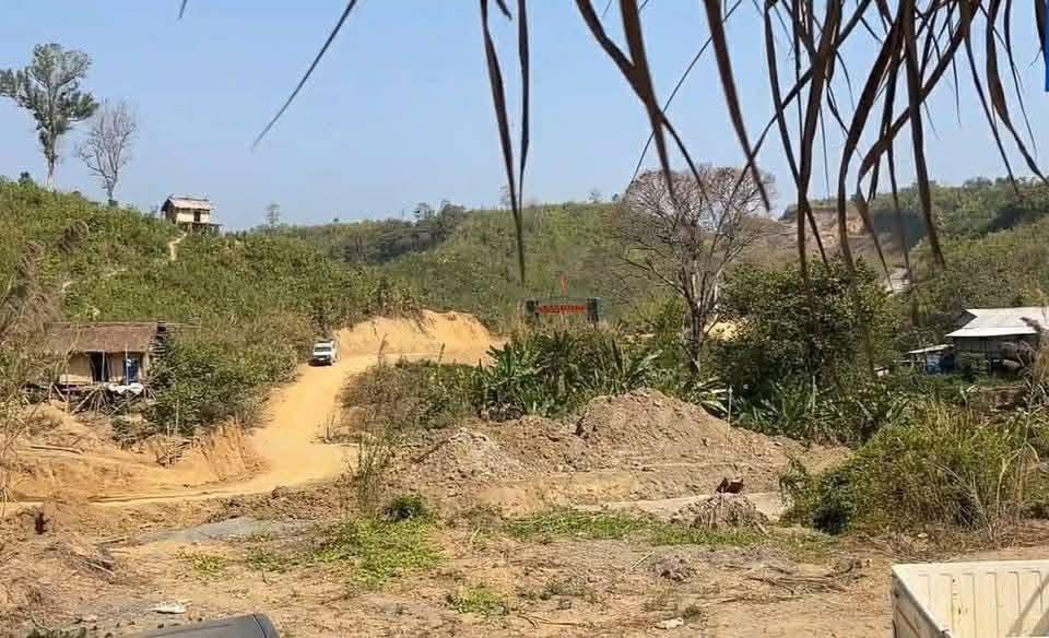 A border-crossing road in Siaha District (Photo: Facebook/Chin World)