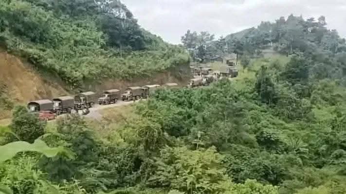 A previous photo showing a convoy of SSPC troop reinforcement on Kalay-Taingen Road (Photo: Facebook/The Hakha Post)