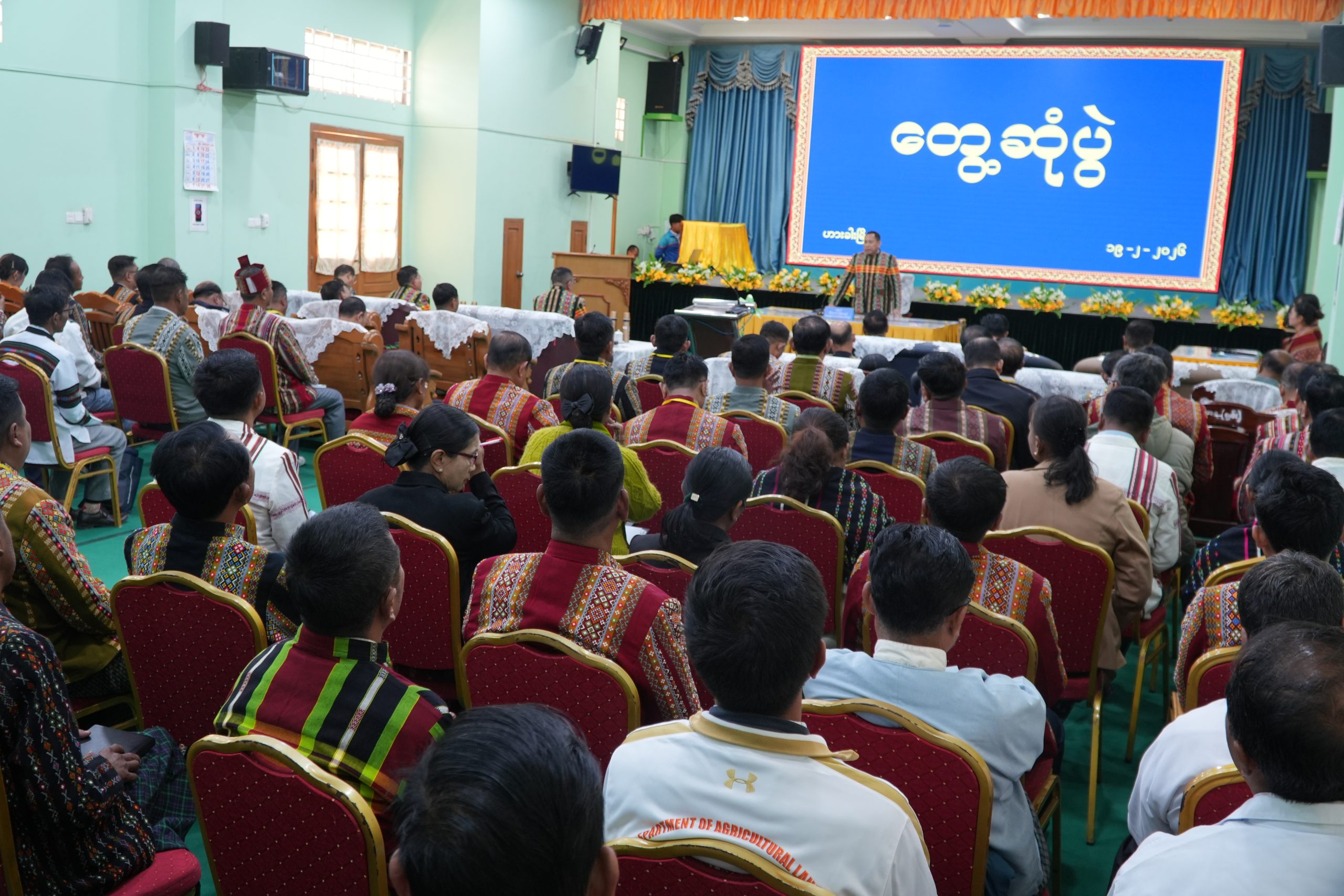Union Minister Lt-Gen Yar Pyae speaking at the meeting in Hakha town (Photo: GLNM)
