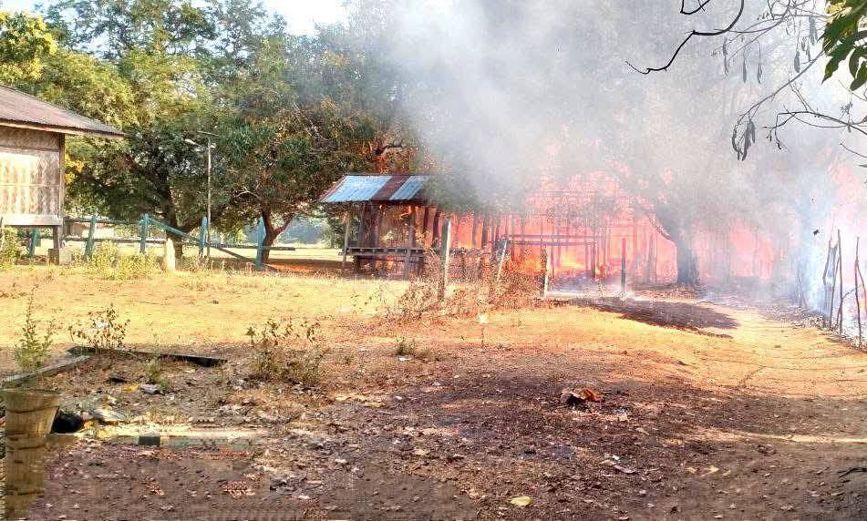 Houses destroyed by fire in Twei Kin Wa village, Paletwa township (Photo: Facebook/Khumiland News)