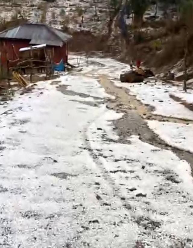 Hails remain on the local roads (Photo: Facebook/Zalen)