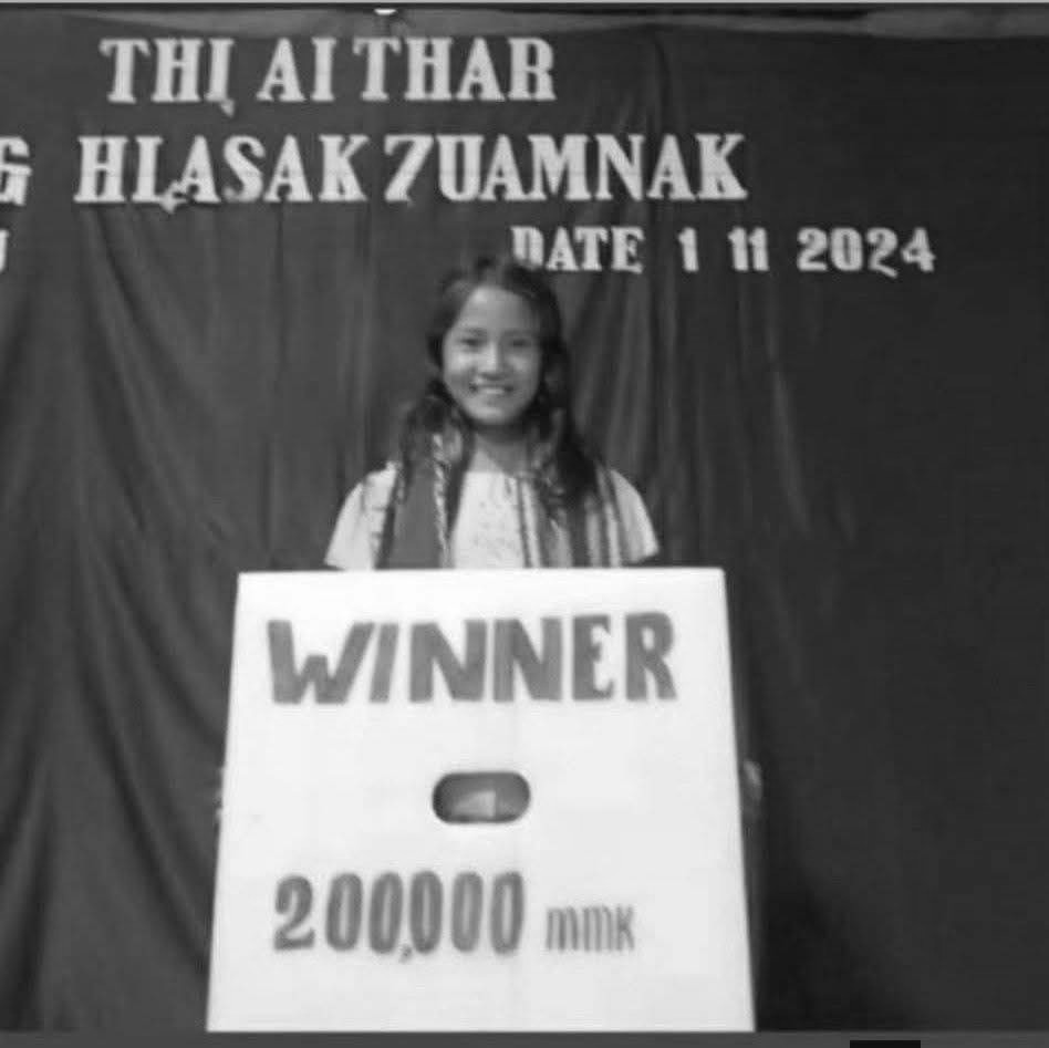 A photo showing Van Duh Sung receiving the first prize of the singing competition (Photo: Facebook/Chin Cable Network Channel)