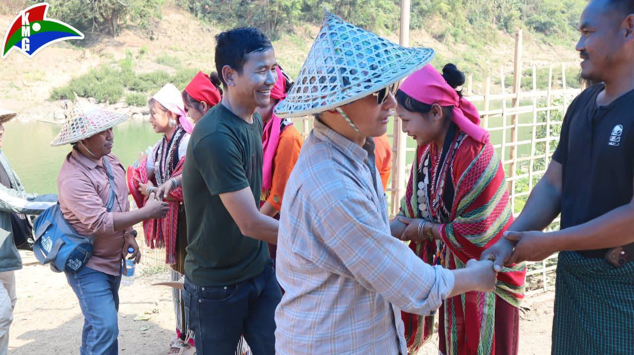 A delegation of the Chinland Government ministers and officials visiting IDP camps in Paletwa township (Photo: Facebook/Khumiland News)