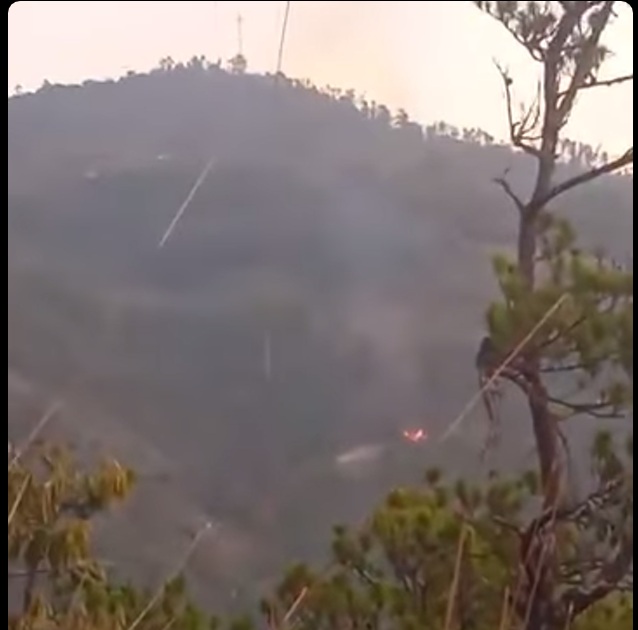 A photo showing some houses being burnt (Photo: Facebook/Surbung Times)