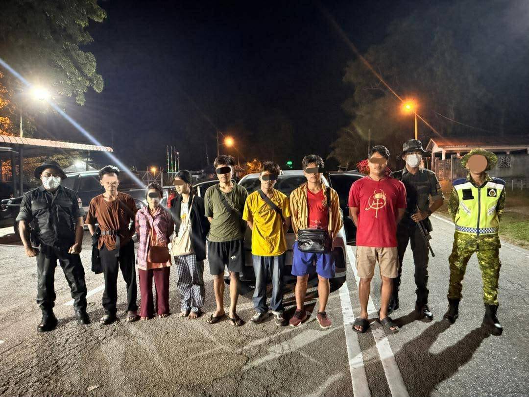 Myanmar nationals being detained in Malaysia (Photo: Facebook/Zalen)