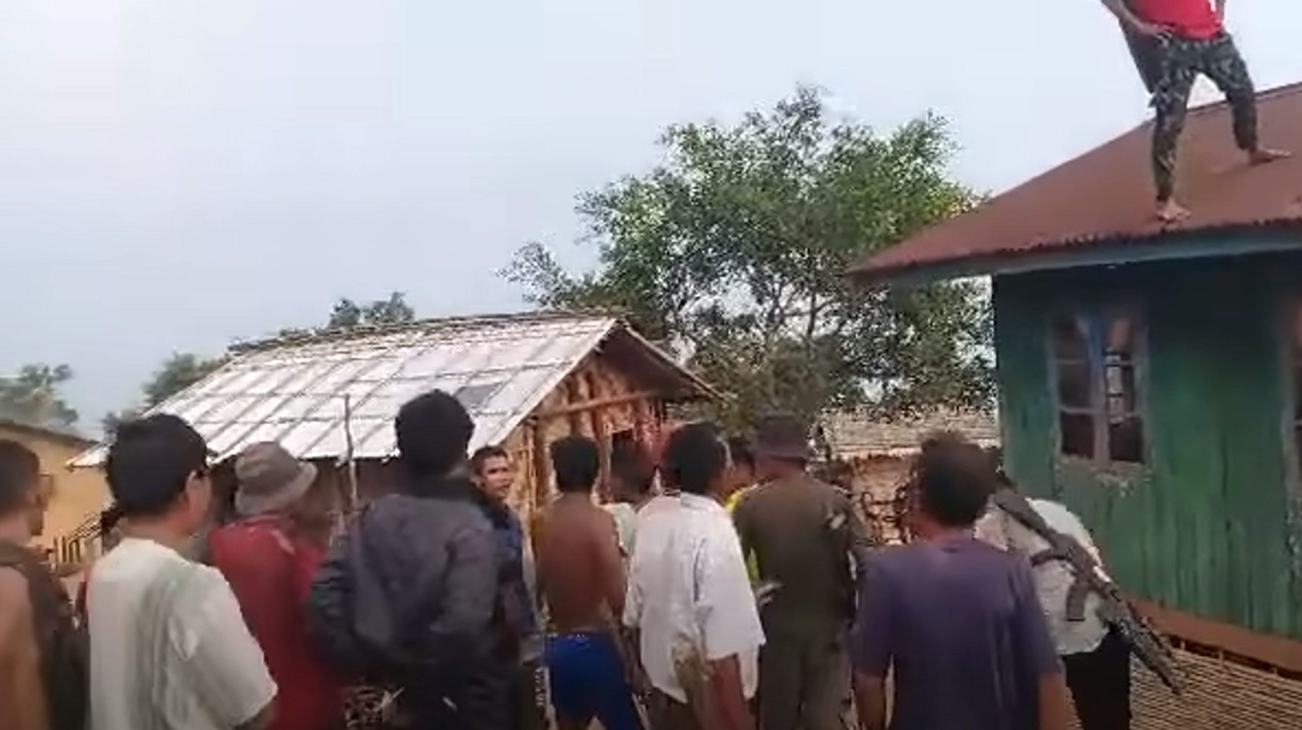 A screenshot of a video clip showing the incident in Sihleh village, Mindat township (Photo: Facebook/Chin Myo Nway Su)