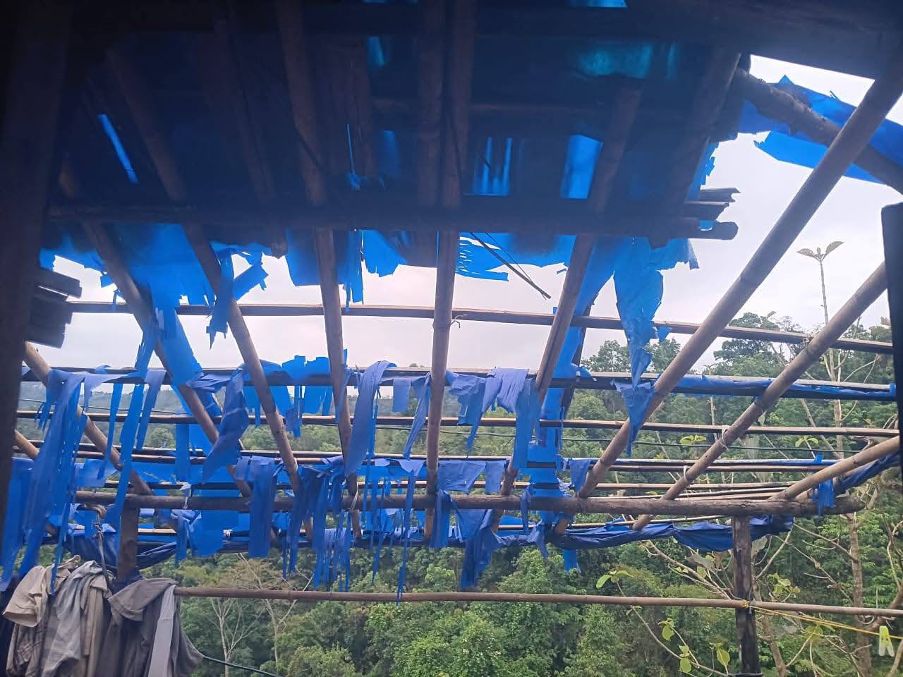 One of the shelters damaged by strong winds (Photo: Facebook/Surbung Times)