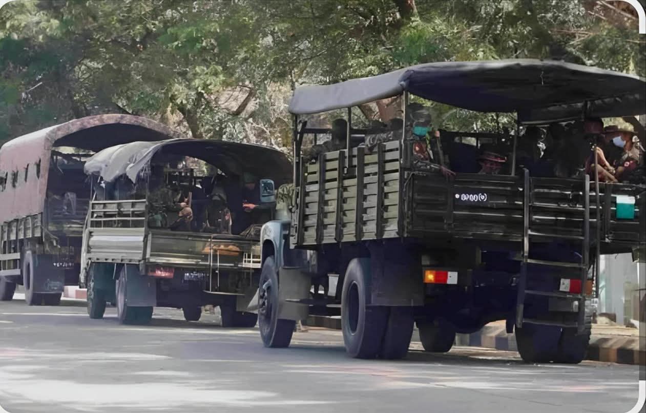 A photo showing SSPC military trucks carrying soldiers (Photo: Facebook/Mkl Mindat)