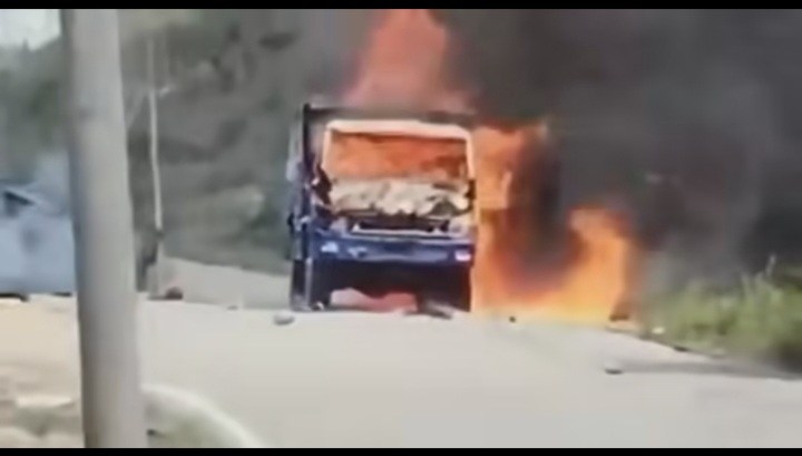 A photo showing the SSPC truck on fire in Tedim town (Photo: Facebook/The Rihli Voice)