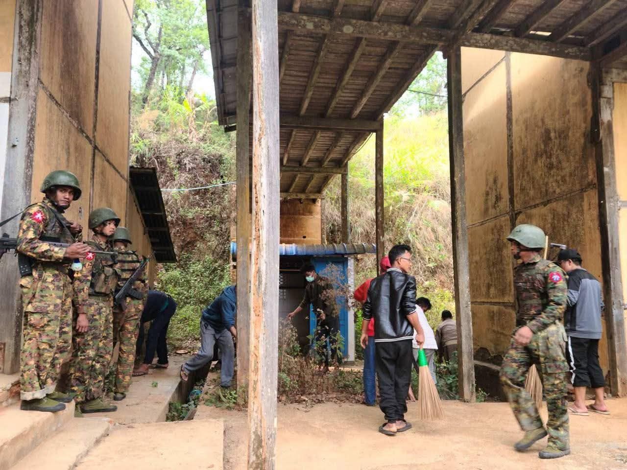 Clearing and cleaning in Falam town (Photo: Facebook/Surbung Times)