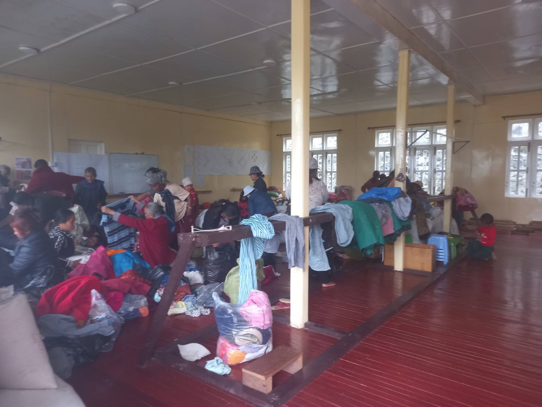 Some IDPs selecting donated clothes in Hakha (Photo: Facebook/Hakha Township Public Healthcare & IDPs Management Committee)