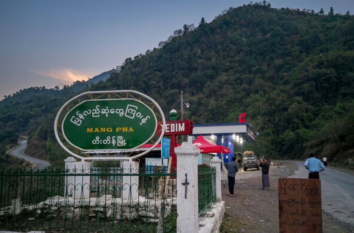 An old photo of an entrance signboard to Tedim town (Photo: Facebook/Lailun Thuthang)