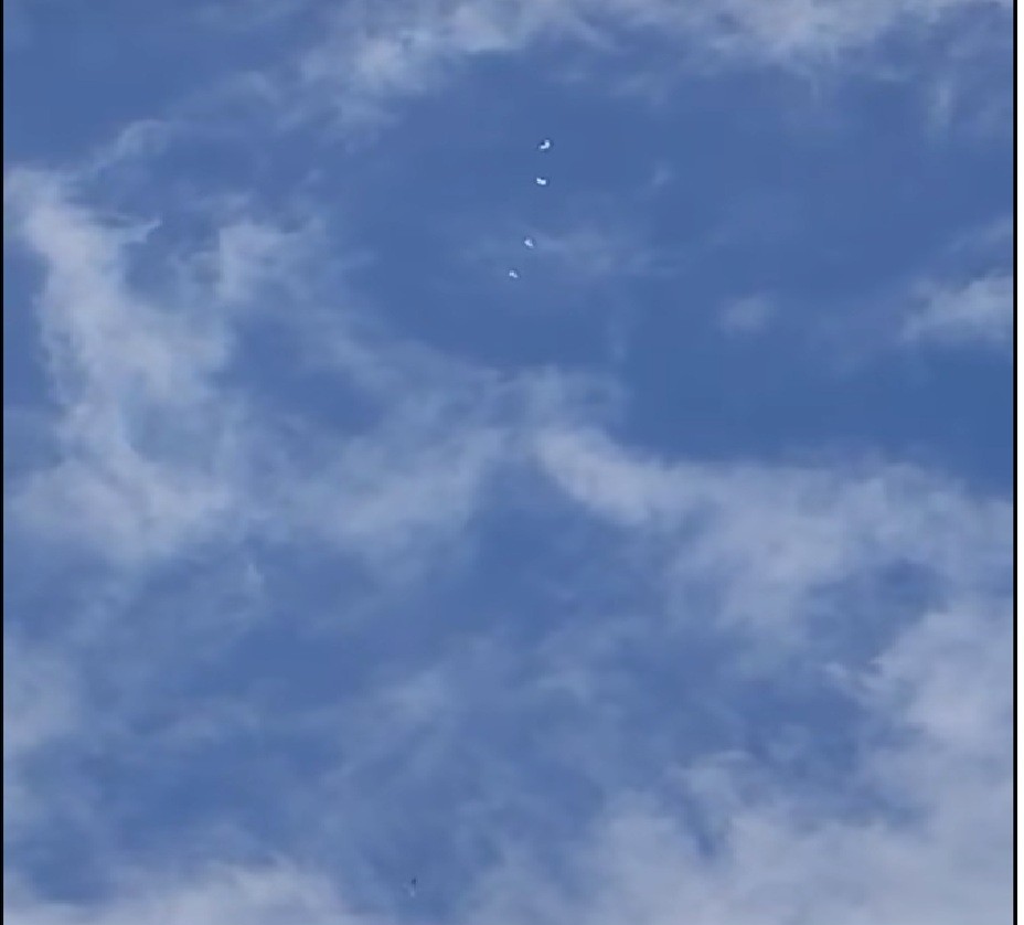 An SSPC aircraft drops supplies (Photo: Facebook/YawAlinnTan)