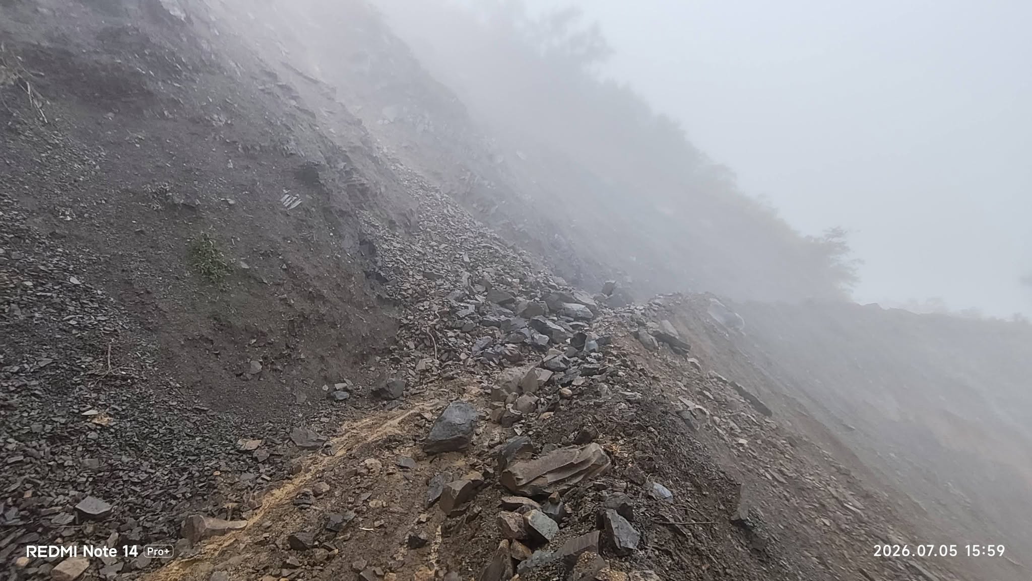The Gangaw-Aika Road blocked following landslides triggered by heavy rainfalls in Matupi township (Photo: Facebook/Zotung Federal Council)