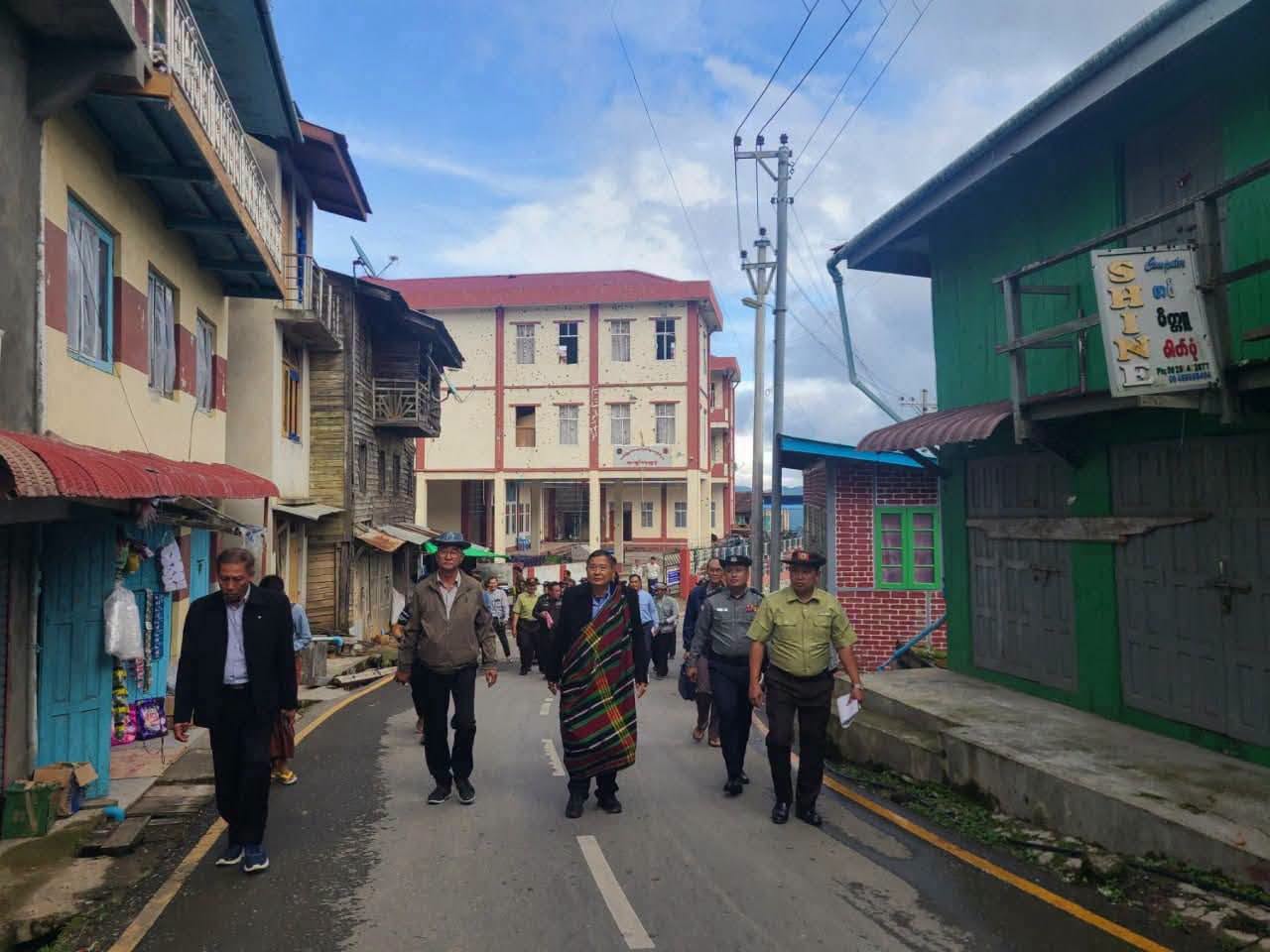 This image depicts Mr. Myo Myint, Deputy Minister of Construction, meeting with departmental officials and members of the SSPC military in Falam town, Chin State (Photo: Facebook/Khumiland News)